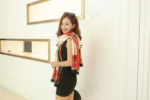 室内围巾模特精美大图