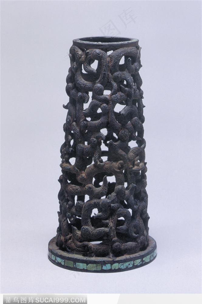 中华传统工艺-镂空铸造的灯台