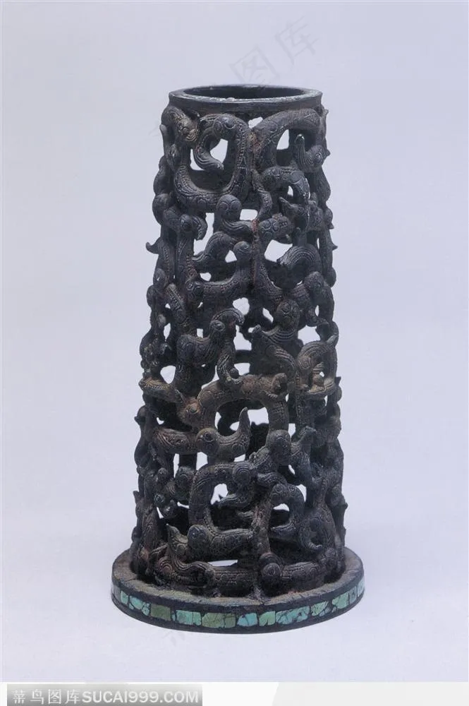 中华传统工艺-镂空铸造的灯台