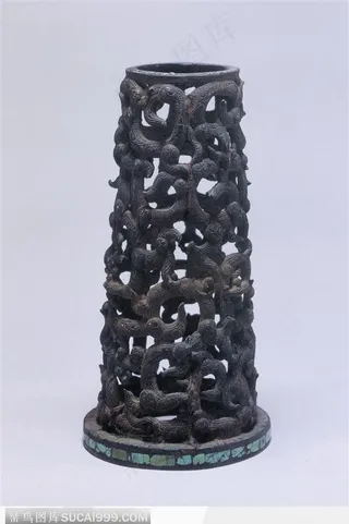 中华传统工艺-镂空铸造的灯台