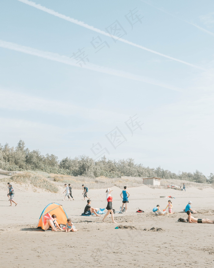 夏日海边沙滩风景图片