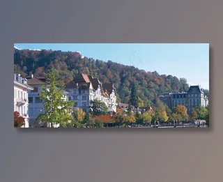 山脚下的洋房楼群