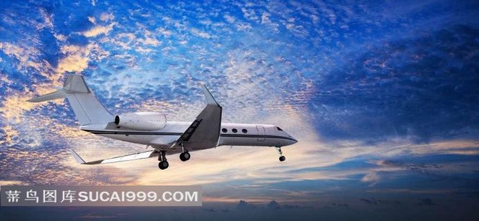空中飞行的客机
