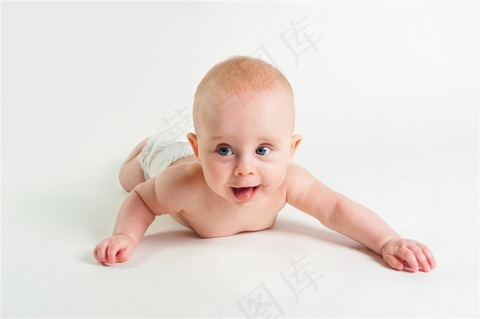 四肢趴地的宝宝