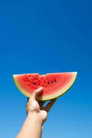简约蓝天西瓜清新背景