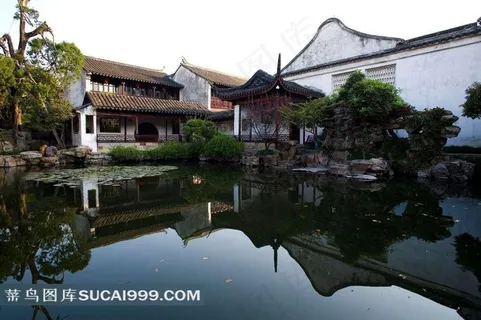 苏州拙政园池塘建筑摄影