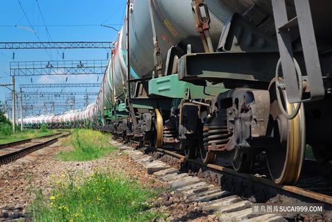 长长的油罐列车