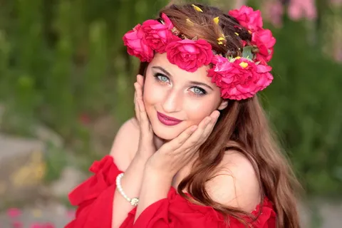 花环美女少妇写真图片 花环美女少妇写真图片