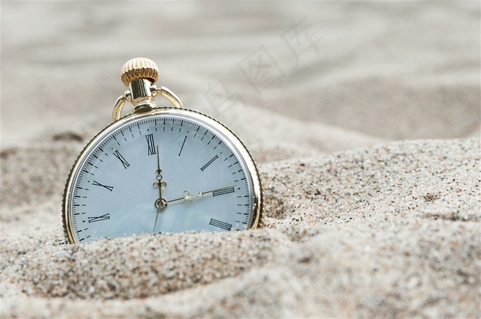 沙堆上的怀表