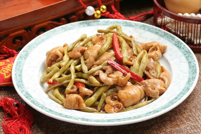 酸豆角烧肥肠26元