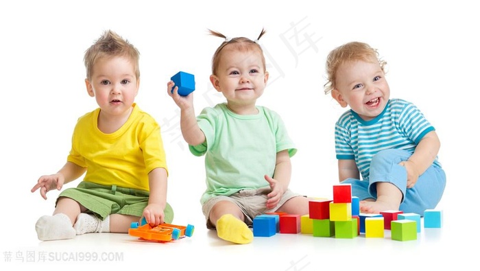 三个玩玩具的可爱宝宝