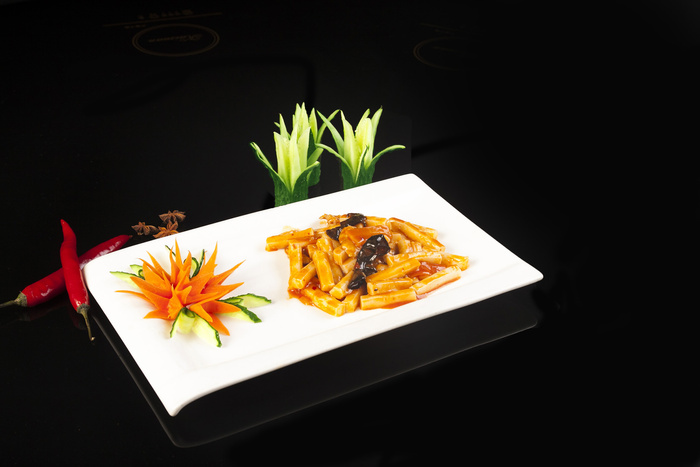 鱼香小年糕餐饮快餐盖浇饭产品成品高清大图黑底长盘