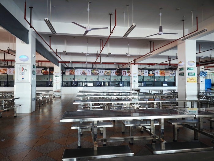 学校食堂大厅