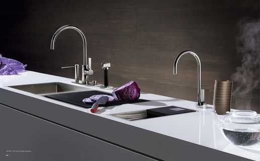 厨房龙头水槽图片