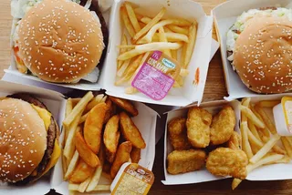 黄色美味汉堡摄影素材