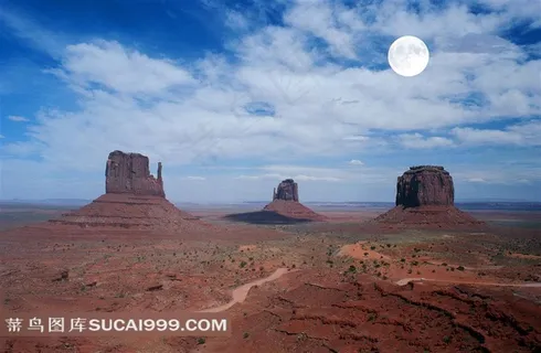 戈壁滩上被风化的岩石