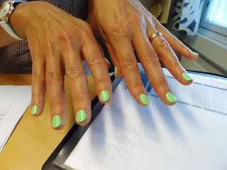 绿色清新美甲图片