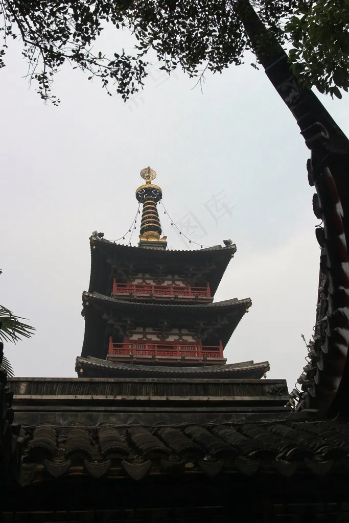 四角宝塔上的塔尖