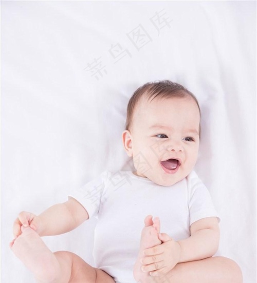 小男婴高清图片