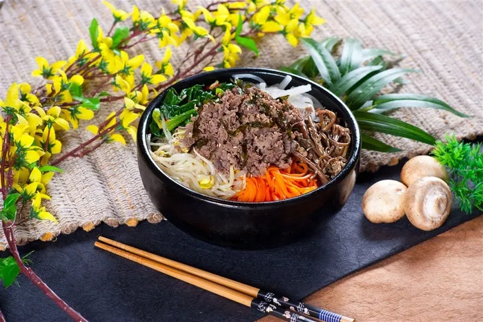 花朵和石锅拌饭