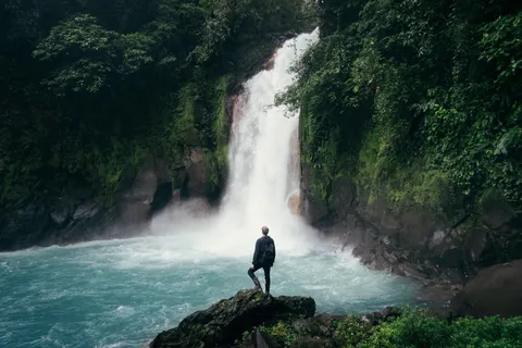 高山瀑布流水风景图片 高山瀑布流水风景图片