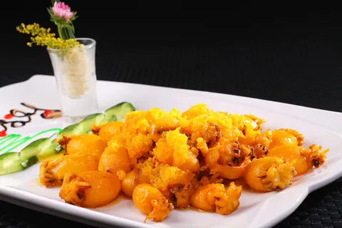 咸蛋黄焗墨鱼仔