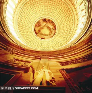 房地产广告设计素材 大气仰视奢华酒店的穹顶图片