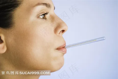 口含体温计的美女素材