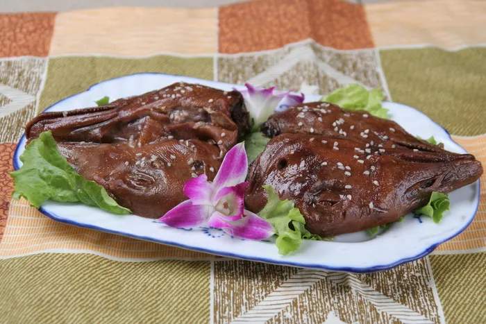 38  卤水鸭头-金山香驴城