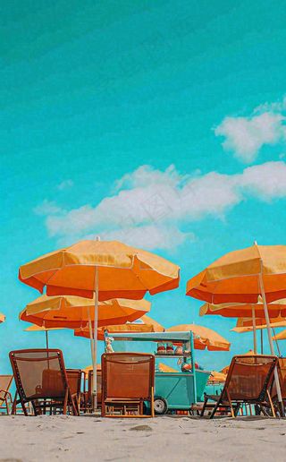 夏日沙滩椅阳光灿烂，夏季暑期海边小暑大暑夏至