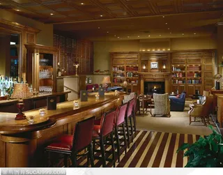 金色格调的贵族酒吧