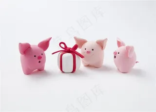 三只小猪送礼物高清图片