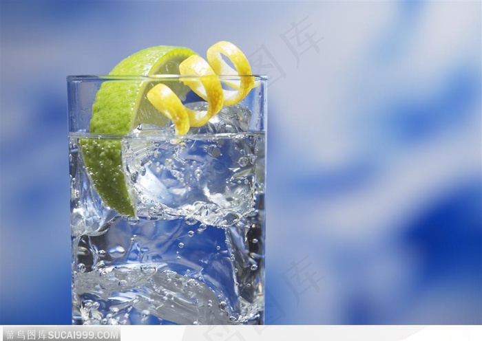 清凉饮品-可口的冰水