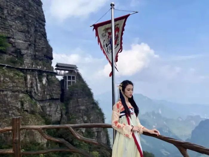 风光山水美女图片