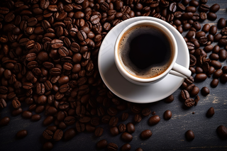 咖啡杯咖啡豆铺满摄影图