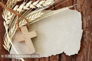 放在撕纸上的麦穗与十字架