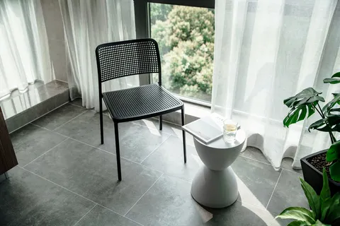 现代简约椅子高级落地窗场景厨房设计