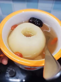 川贝冰糖枸杞大枣银耳炖梨网红菜品菜谱小吃实拍图片