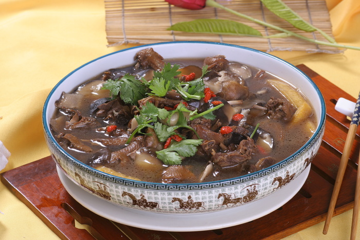 乳鸽烩饼子
