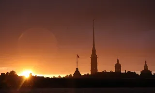 太阳下山的城中