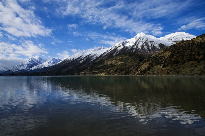 西藏昌都然乌湖风景摄影图