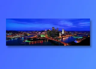 夜色中灯光绚丽的城市