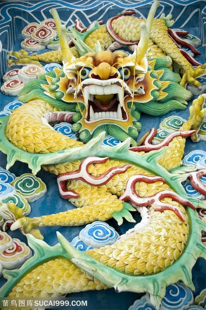 风俗民情-青龙纹雕塑特写