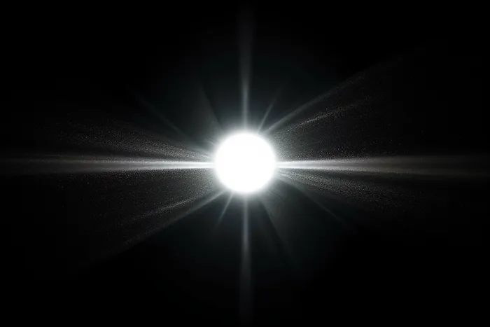 白色发光在黑色背景上爆炸。明亮的星星。透明闪耀的太阳，明亮的闪光背景(4032x2688)