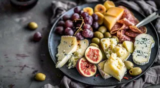 沙拉西餐美食水果鸡蛋牛肉餐具摄影