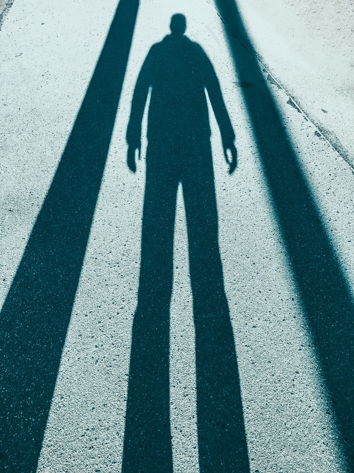 阳光下的影子图片