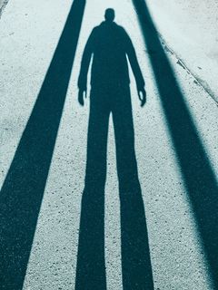 阳光下的影子图片