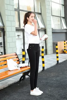 打底黑裤女模特写真大图 打底黑裤女模特写真大图