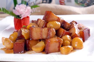 板栗红烧肉图片