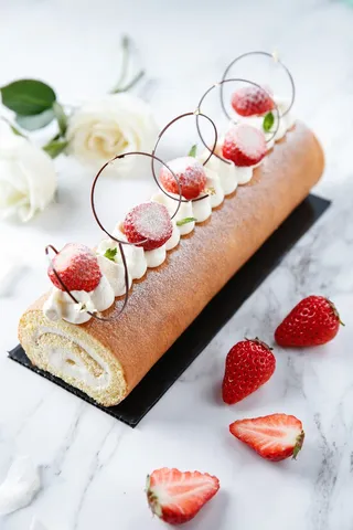 蛋糕店小蛋糕慕斯美食甜品图片